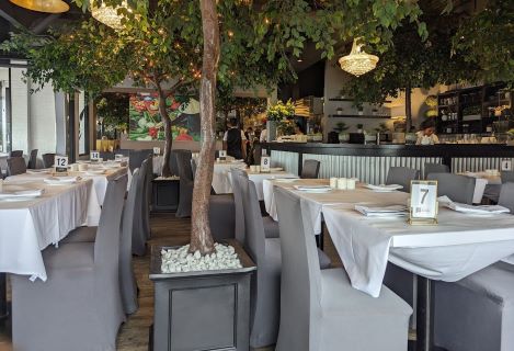 Etobicoke restaurant interior
